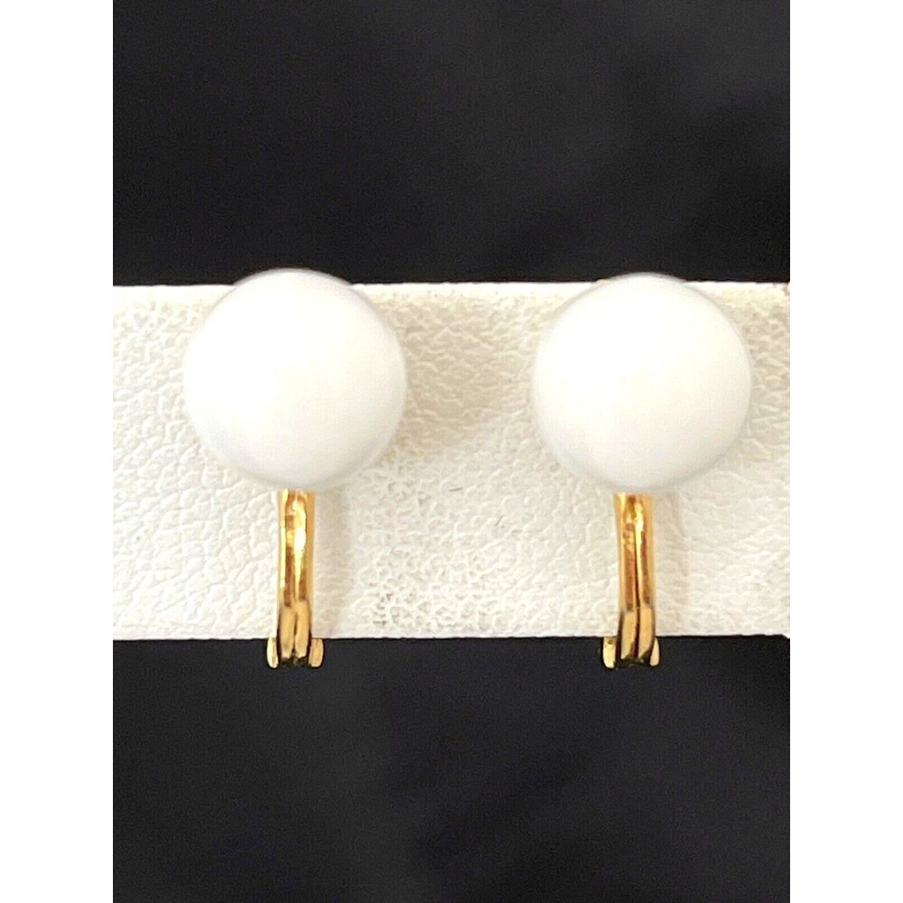 Vintage 1980s Trifari Clip Earrings Gold Tone White Bead - 1E